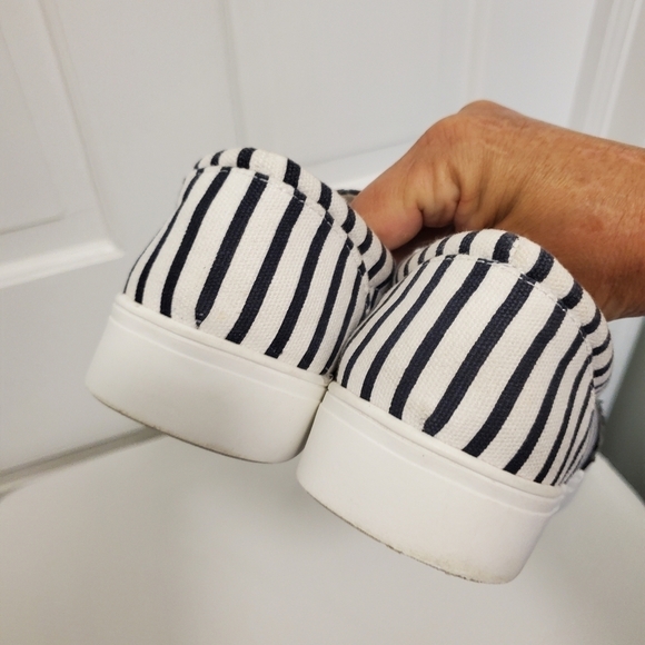 MIA Black & White Striped Loafers Size 10, casual, beachwear, preppy - Picture 3 of 12